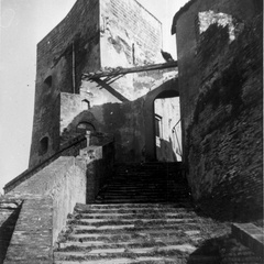 Scalinata di ingresso al Castello alla fine della seconda guerra