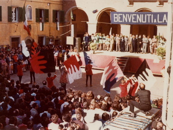Spettacolo folkloristico durante la Sagra delle Ciliegie del 1973
