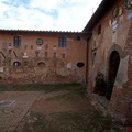 Cortile del Castello di Lari - lato sud-est