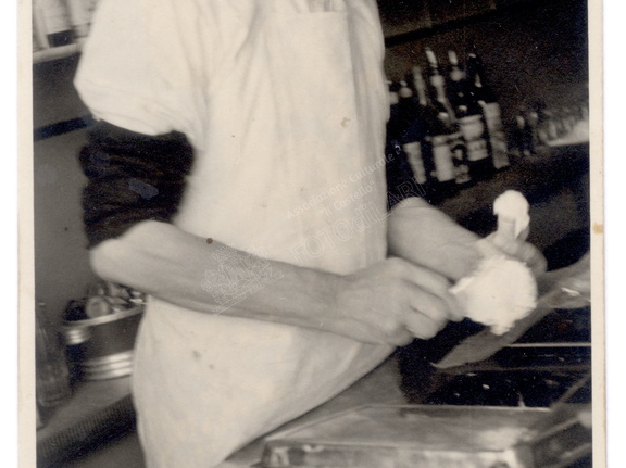 Preparazione di un gelato al bar