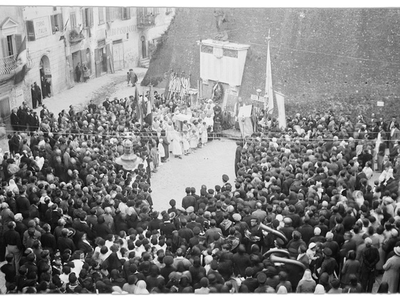 Processione del Corpus Domini e proclamazione impero