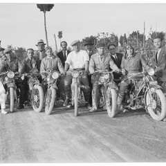 Gruppo di motociclisti