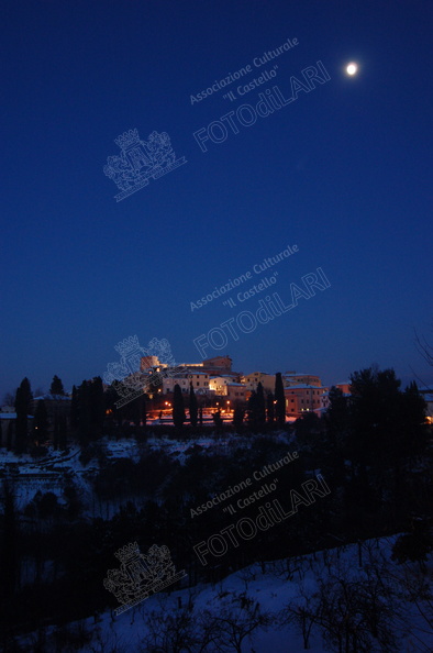 vista di Lari da ovest alla sera con neve - 03.JPG
