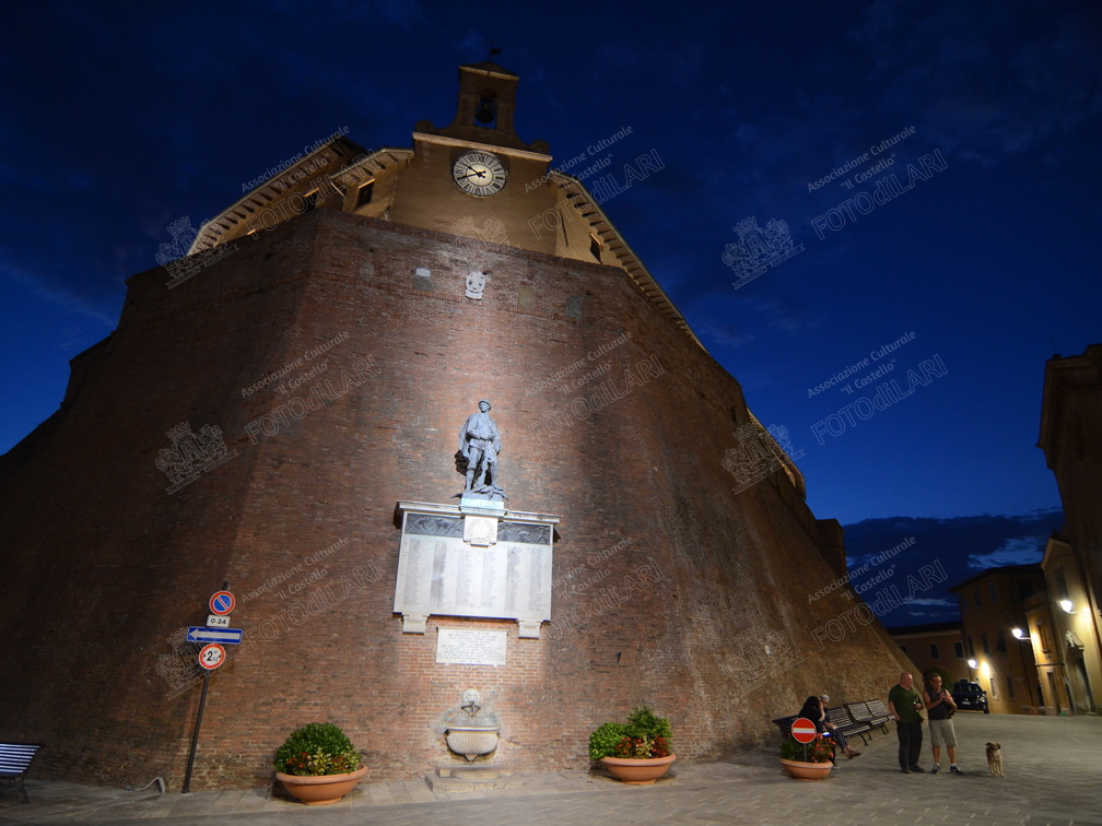 castello e monumento ai caduti - 01