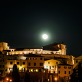 Vista del Castello con luna piena