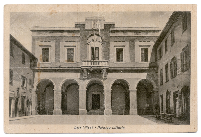Lari - Palazzo Littorio.jpg