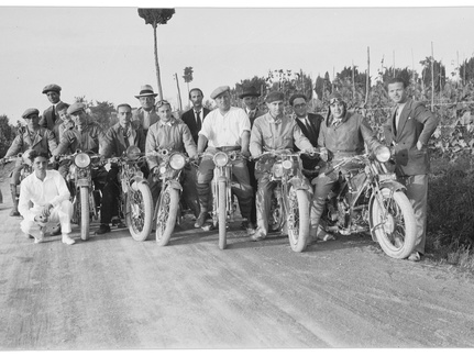 Gruppo di motociclisti